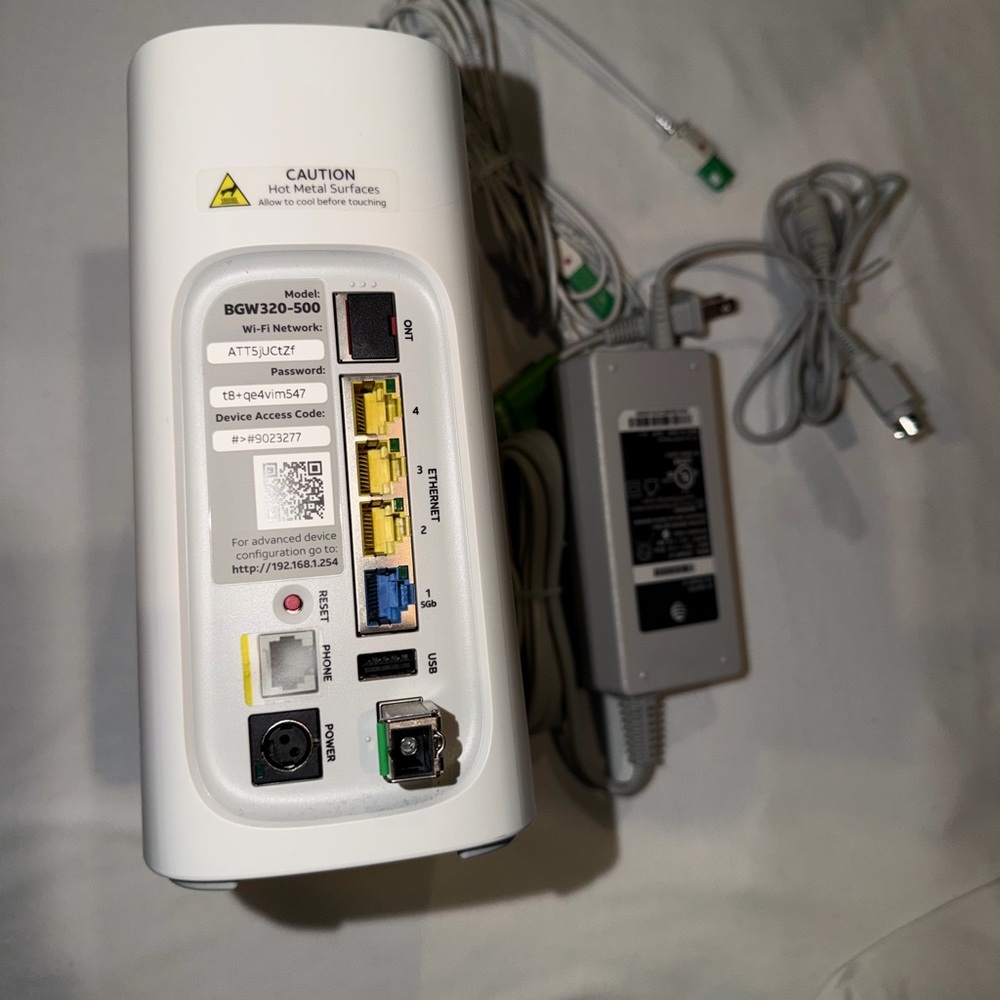 White BGW320 Router with Cables - Picture 3 of 9